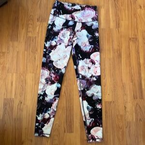 Old Navy Active Go-Dry small floral leggings.